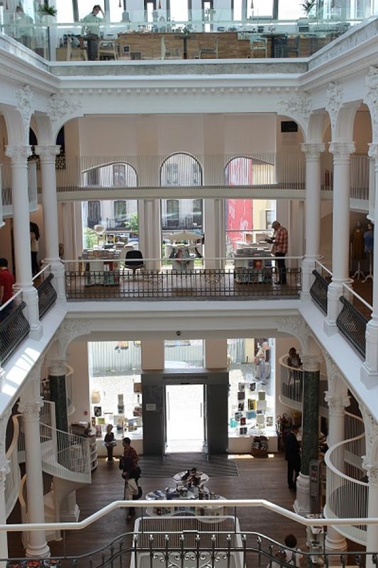 Das Medienkaufhaus "carturesti" in der Altstadt von Bukarest