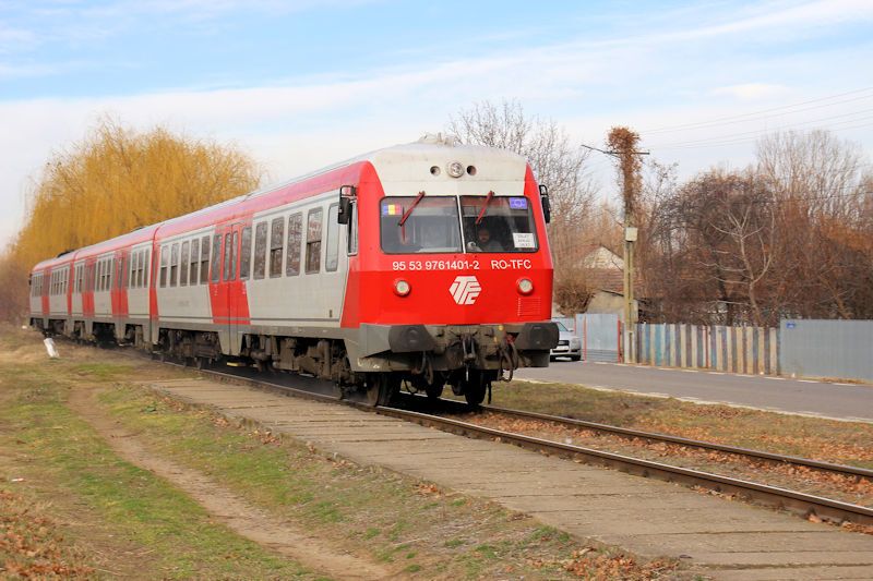 Einfahrt des Triebwagens der TFC aus Richtung Bârlad in Fârțănești 