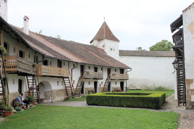 Im Innenbereich der Kirchenburg in Hărman (Honigberg) bei Braşov (Kronstadt)