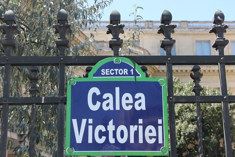 Die Straße "Celea Victoriei" im Zentrum von Bukarest