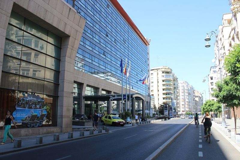 Radisson Blu Hotel Bucharest an  der Straße "Celea Victoriei" im Zentrum von Bukarest