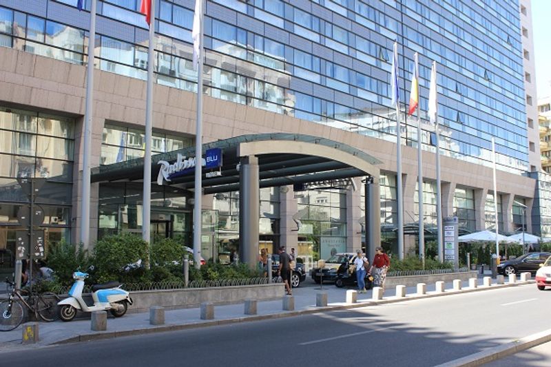 Radisson Blu Hotel Bucharest an  der Straße "Celea Victoriei" im Zentrum von Bukarest