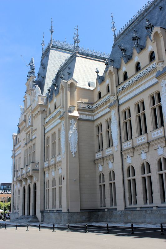 Iasi - Blick auf den Seitenflügel des Kulturpalastes (Palatul Culturii)