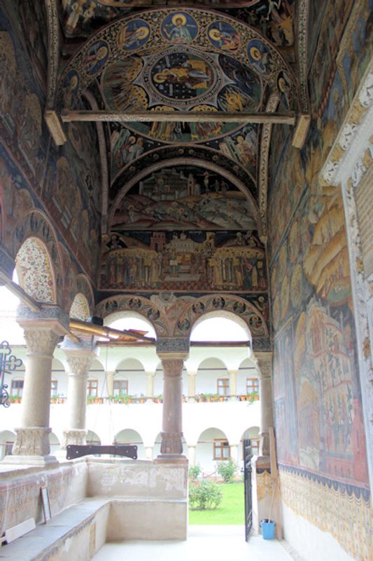 Eingangsbereich zur Kirche im Klosters Horezu